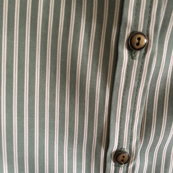 NWT Croft and Borrow Woman’s Size L Button Down - Picture 6 of 6